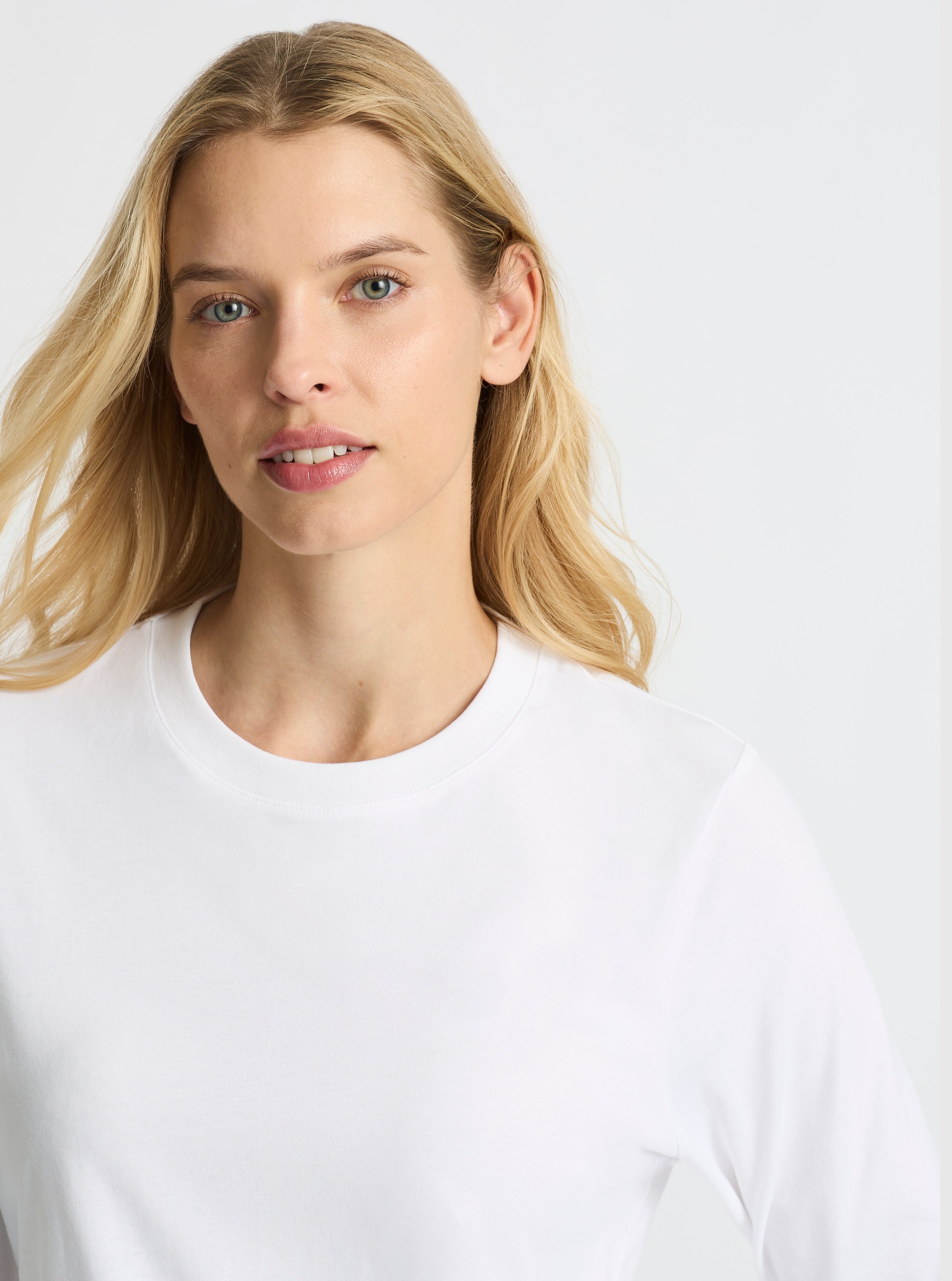 White|Good Earth Cotton® Long Sleeve Tee – Sustainable Cotton T-shirt|Karolina is 5'10" and wearing a size M
